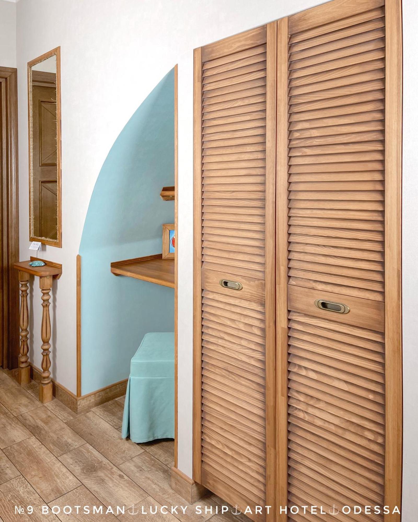 Lucky Ship Art Hotel Odessa Bilik gambar