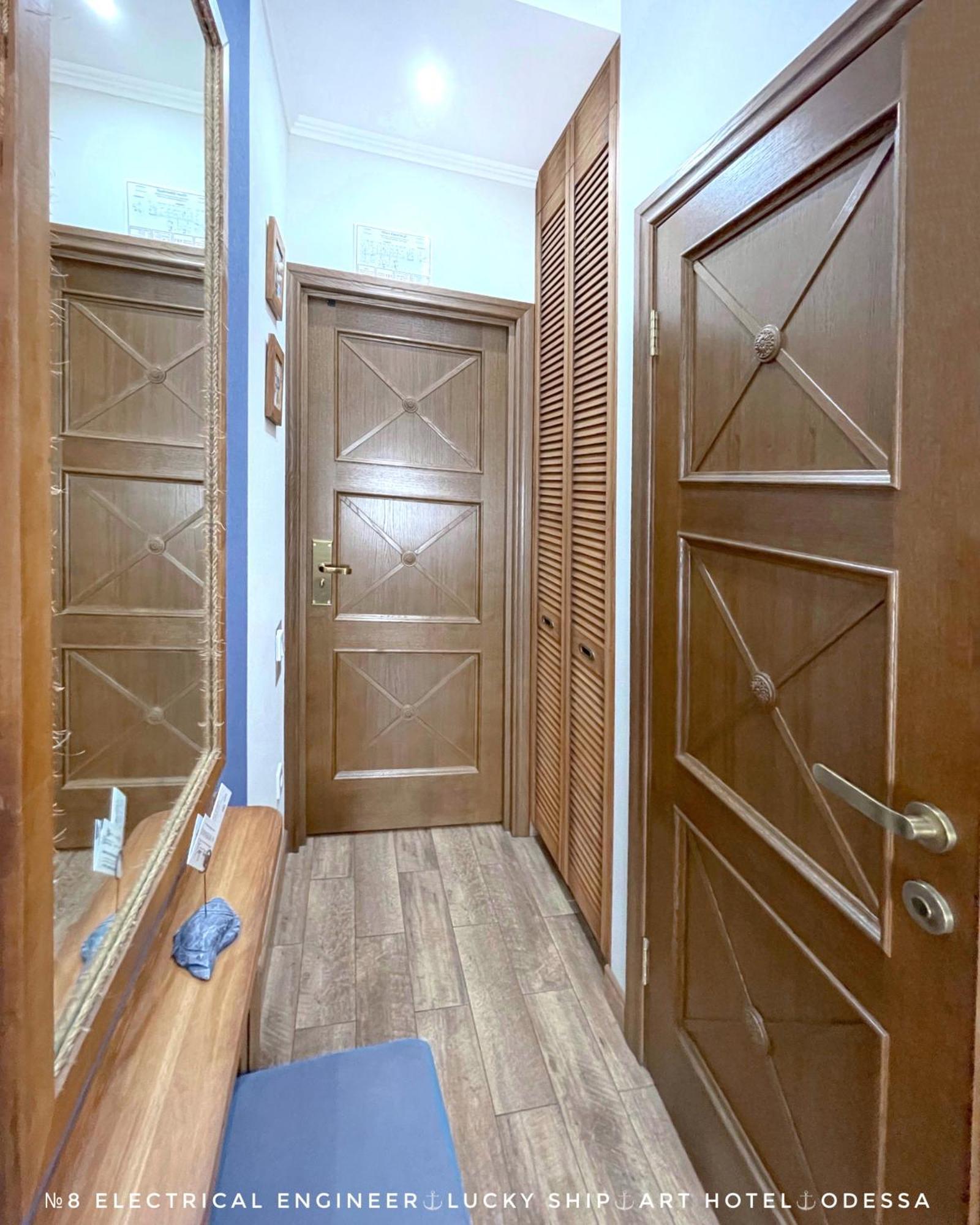 Lucky Ship Art Hotel Odessa Bilik gambar